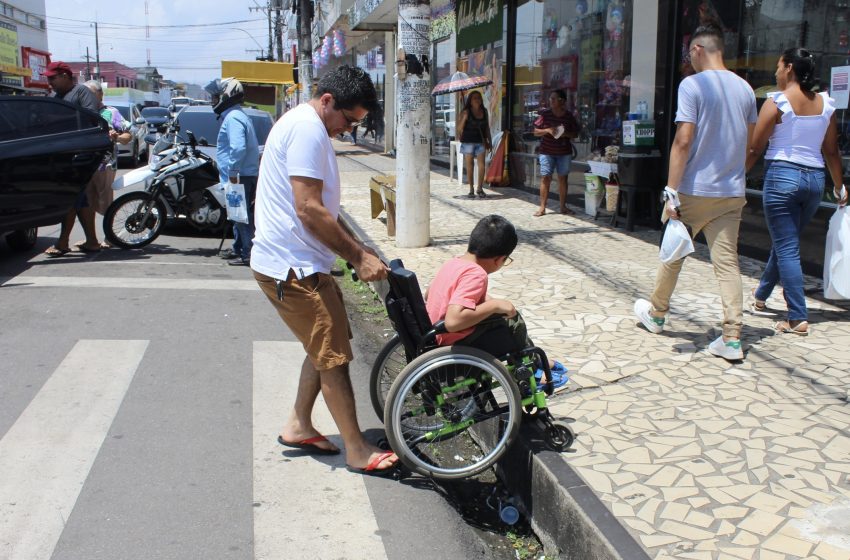  Pedestres reclamam da falta de acessibilidade em calçadas no Centro de Macapá