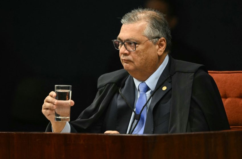  Dino cita indícios de crimes e suspende repasses de emendas a nove municípios