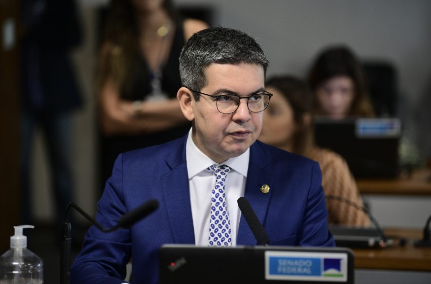  É #FAKE que vídeo mostre Randolfe Rodrigues contra projeto de exploração de petróleo no Amapá